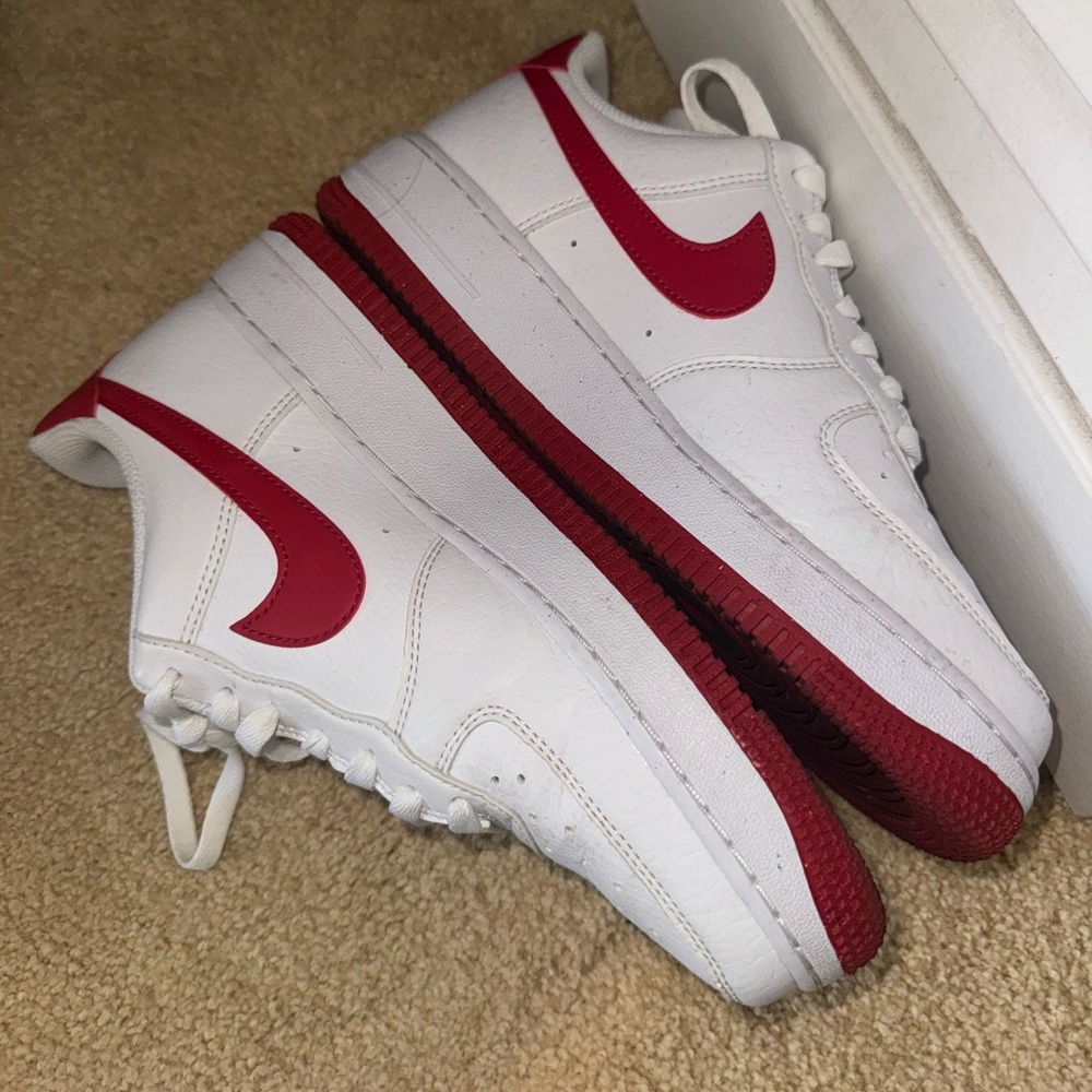 Nike Air Force 1 Low SE 'University Red' trainers

Great condition.